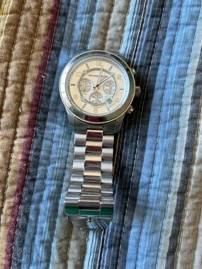 Michael Kors MK 8086 Silver Tone Steel Chronograph Watch with Cream Dial